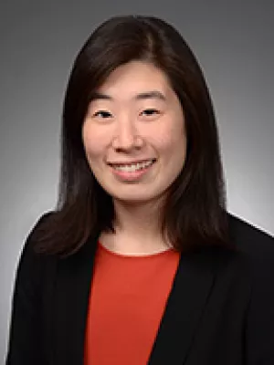 Ivy Huang headshot